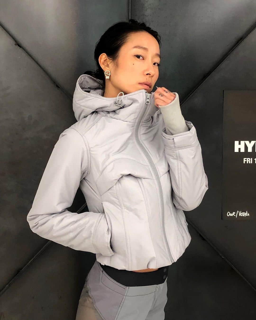 HYEIN SEOのインスタグラム：「Quill Padded Jacket on @team.hyeinseo  Sale until December 2 www.hyeinseo.com」