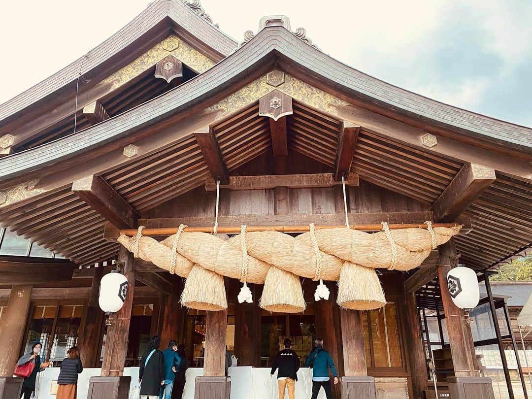 DJ ATSUのインスタグラム：「島根3日間最高に楽しかった！﻿ みんなありがとう♪﻿ ﻿ 久しぶりの出雲大社も変わらず素敵でした。﻿ ちょっとお賽銭やり過ぎた感もあるけど。﻿ 久しぶりだったしね。﻿ ﻿ Rum's bar / LOCO の皆様もありがとう！﻿ DAI-5も色々とありがとう‼︎﻿ 島根から #Twitch 配信出来たのも良かった。﻿ ﻿ また子供が産まれて落ち着いたら伺います‼︎﻿ 本当にありがとうございました😊」