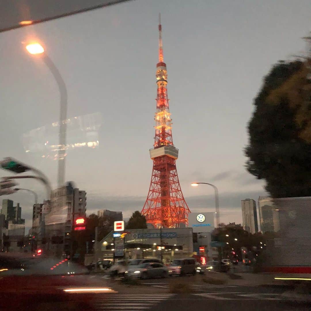 三上市朗のインスタグラム：「やはり間近で見上げる東京タワーはカッコいいな。」