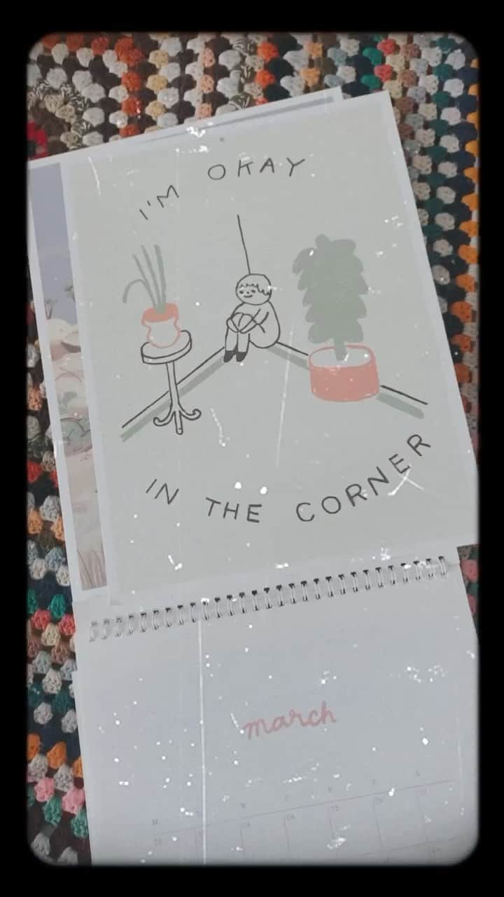 のインスタグラム：「did you know: our 2021 calendar doubles as a rad poster book!  we’ve added some super-discreet perforated edges, so you can tear out the pretty artworks and turn them into individual prints. woohoo!   swing by the link in our bio to nab the last few from our online store, or find your nearest stockist at frankie.com.au/find.」
