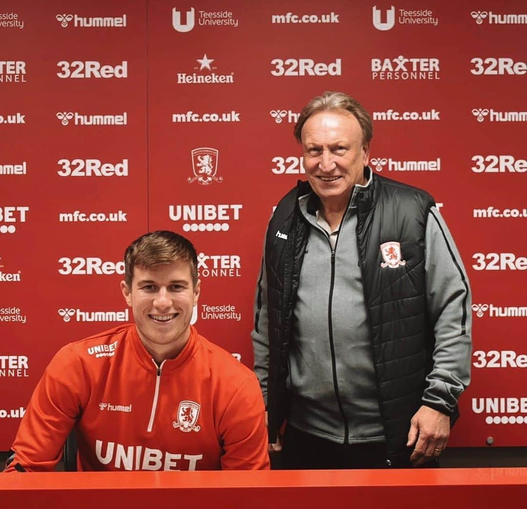 パディ・マクネアのインスタグラム：「Very happy to sign a new contract at  @theboroofficial 🔴⚪️ @murdocksports」