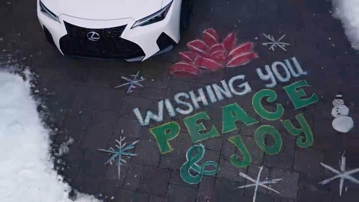 Lexus USAのインスタグラム：「For over 30 years, Lexus has been celebrating driveway moments. But this year, driveways meant a lot more. Use the hashtag #GiveAmazing when you share how you celebrated from a distance on your driveways this year or your own driveway art starting this #GivingTuesday and we will donate to Toys for Tots until January 4. Click the link in the bio to learn more.」