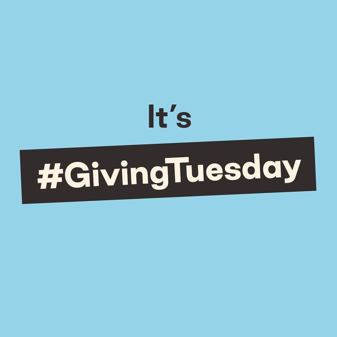 トムズシューズのインスタグラム：「It's Giving Tuesday and everybody on the TOMS team is OOO while we (virtually) volunteer. Today’s agenda is stacked with activities like building face shields, participating in solo neighborhood clean-ups, connecting with seniors, and learning more about our community partners. To check out some of the organizations we’ve partnered with visit @venicefamilyclinic, @lalgbtcenter, @oceanblueproject, @defy_ventures, @safeplaceforyouth, @bravetrails, @homeboyindustries, and @raicestexas.」