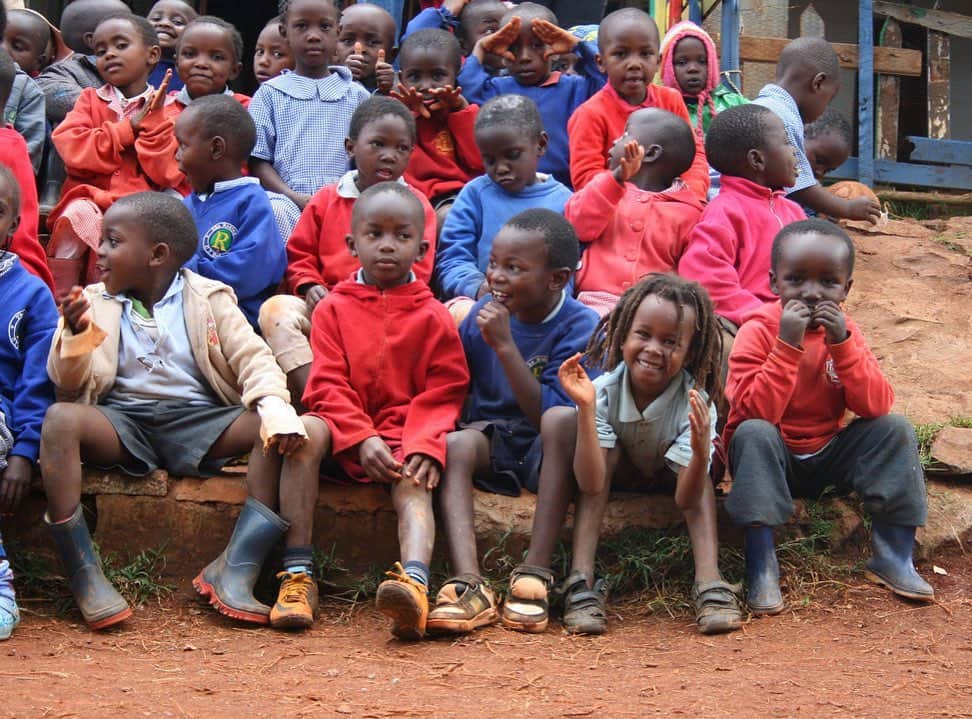 チャンルーのインスタグラム：「Let's give ❤️ In honor of Giving Tuesday, we’re donating 100% of today's sales from the Chan Luu x Ethical Fashion Initiative Collection to The Seed Sowing Network, an organization that provides education and essential resources to local children in Kenya. Learn more today in our IG Stories and link in bio to shop to support!」