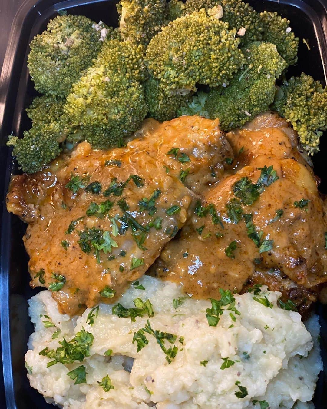 Flavorgod Seasoningsさんのインスタグラム写真 - (Flavorgod SeasoningsInstagram)「Customer Meal Prep by: @mmm_thatsright using our Garlic Lovers Seasoning!! This looks amazing⁠ -⁠ Shop Now!⁠ Click the link in my bio @flavorgod ✅www.flavorgod.com⁠ -⁠ "Chipotle Chicken w/ Mashed Potatoes and Broccoli ALSO featuring and enjoying @flavorgod Garlic Lovers seasoning. LThank you @flavorgodseasoning @flavorgod for this loving variety of seasoning to make this meals even better!!!!"⁠ -⁠ Flavor God Seasonings are:⁠ ➡ZERO CALORIES PER SERVING⁠ ➡MADE FRESH⁠ ➡MADE LOCALLY IN US⁠ ➡FREE GIFTS AT CHECKOUT⁠ ➡GLUTEN FREE⁠ ➡#PALEO & #KETO FRIENDLY⁠」12月2日 2時02分 - flavorgod