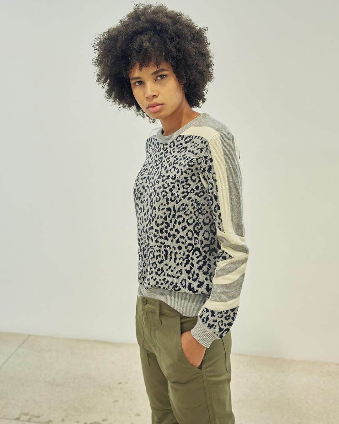 カレントエリオットのインスタグラム：「wearing our spots on our sleeve / for every purchase of our duvall and juniper sweaters today we will donate 10% of profits to @blacktablearts for #givingtuesday / learn more via the link in our bio  #currentelliott #sweatweather #leopardprint #fall #fashion」