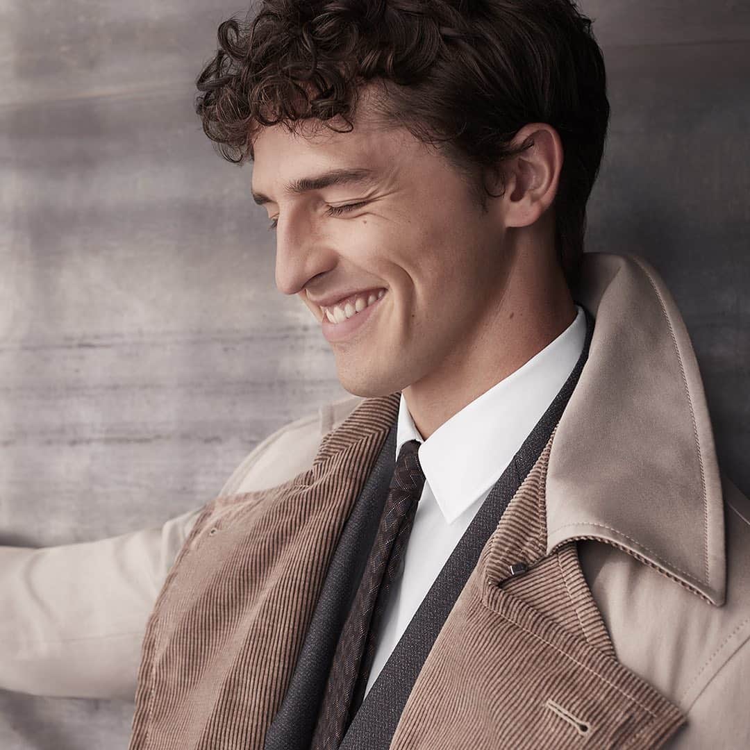 カナーリのインスタグラム：「An authentic elegance is reflected in every garment and its beauty. Find the essentials of the season at the link in bio. #Canali1934 #CanaliFW20 #ChasingBeauty #MadeInItaly #menswear #trends #fashion」