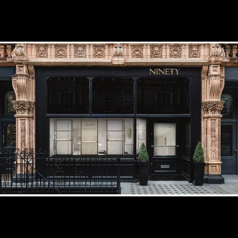 マーク・カヴェンディッシュのインスタグラム：「Excited that it’s just a few more weeks until my friends open these lovely doors @ninetymountstreet. The 1st official pre-owned @richardmille retailer in Europe and the Middle-East. 🤩👌」