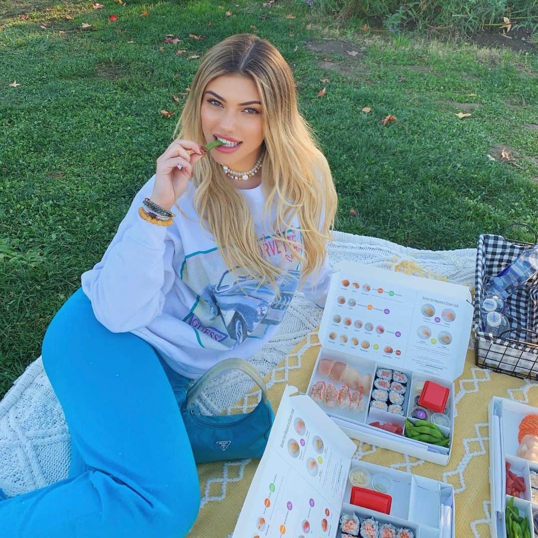 ケルシーのインスタグラム：「i happy :)」