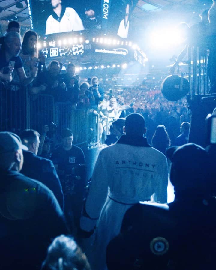 アンソニー・ジョシュアのインスタグラム：「To be continued.. @daznboxing」