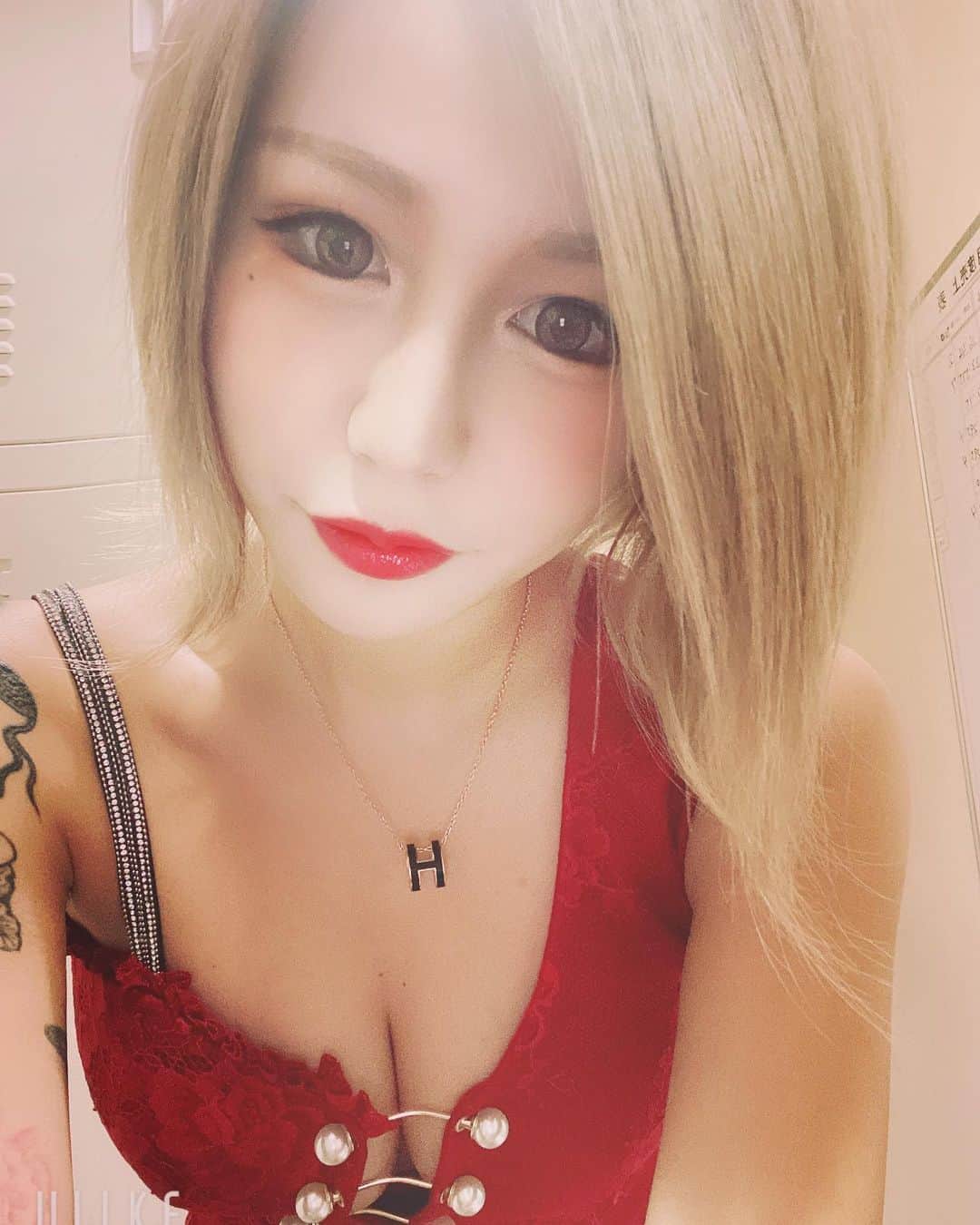 のインスタグラム：「12月仕様ニュードレなり👗💞」