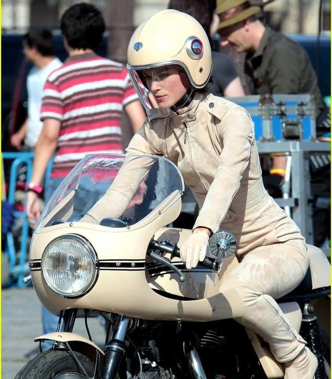 epidemic_motorsさんのインスタグラム写真 - (epidemic_motorsInstagram)「Classy, elegant and beautiful! Loving the whole look with the racing feminine custome that looks awesome with that cafe 👌👌🤙 @vintagemotoenthusiast  @kiraknightely . . . . . . . . . .  #vintagemachine #motorcycleporn  #suitedup #motorcyclephotography #caferacer #classicmotorcycle #motorcyclesofinstagram #caferacerworld #caferacers #suitstyle #bikeporn #motorcycletrip #caferacerporn #tagify_app #motorcycletouring  #designersuits #vintagemotorcycles #sidecar #followfollow #suitcase #cafe #caferacergram #brat #bratstyle」12月2日 2時28分 - epidemic_motors