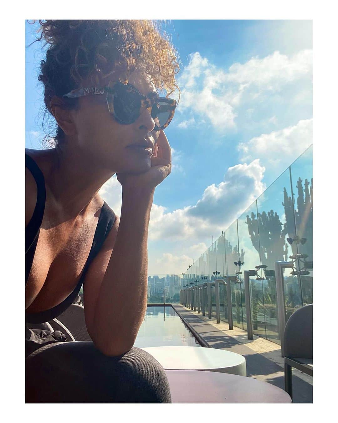 ジュリアナ・パエスのインスタグラム：「Sampa Sun ☀️」
