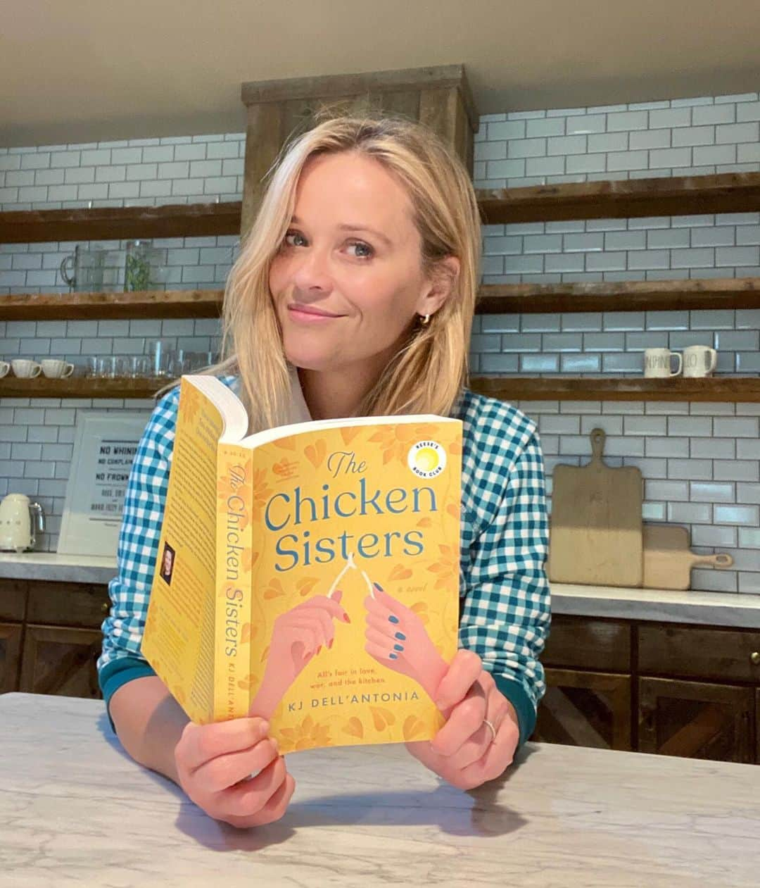 リース・ウィザースプーンのインスタグラム：「Three generations, two chicken shacks, and some big family secrets revealed…. The December book club pick, #TheChickenSisters by @kjda is a charming, hilarious, feel-good story about the kind of bonds & rivalries only sisters can share. Also, a great present for your sister for the holidays!! 🎁」