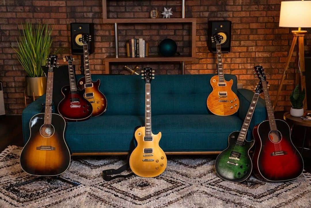 スラッシュさんのインスタグラム写真 - (スラッシュInstagram)「The newest addition to the Gibson Slash Collection, the “Victoria” Les Paul Goldtop. Available now on Gibson.com. #slashnews」12月2日 3時09分 - slash