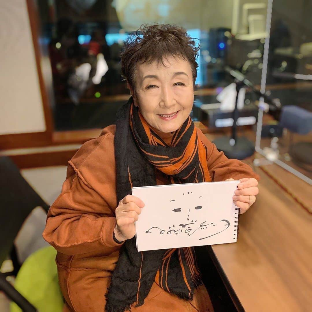 坂本美雨のディア・フレンズさんのインスタグラム写真 - (坂本美雨のディア・フレンズInstagram)「12/2（水）#ディアフレンズ ﻿ ゲストは・・・﻿ #加藤登紀子 さんをお迎えします🌹﻿ @tokiko1965﻿ ﻿ コロナ禍で生まれた曲のこと、いち早くコンサート🎸を﻿ 再開されたこと、年末恒例の「#ほろ酔いコンサート」﻿ 今年もスタートしています！﻿ などなど、歌手活動55周年にして、77歳を迎える🎂﻿ 加藤登紀さんにお話を伺います。﻿ とにかくありがたいお言葉・・・名言がたくさん☘️🍀﻿ ﻿ 【#森永乳業 #CafeTlk】ご自身の好きなところは。。﻿ ﻿ ﻿ #この手に抱きしめたい﻿ #55﻿ #77﻿ #未来への詩﻿ #Yae﻿ #坂本龍一﻿ #高橋悠治﻿ #坂本美雨 #MiuSakamoto﻿ @miu_sakamoto﻿ #ディアフレンズ﻿ #tokyofm #JFN﻿ #今日のひとこと #全国38局ネット﻿ #radiko #radikoタイムフリー﻿ @tokyofm_official」12月2日 3時10分 - dearfriends80