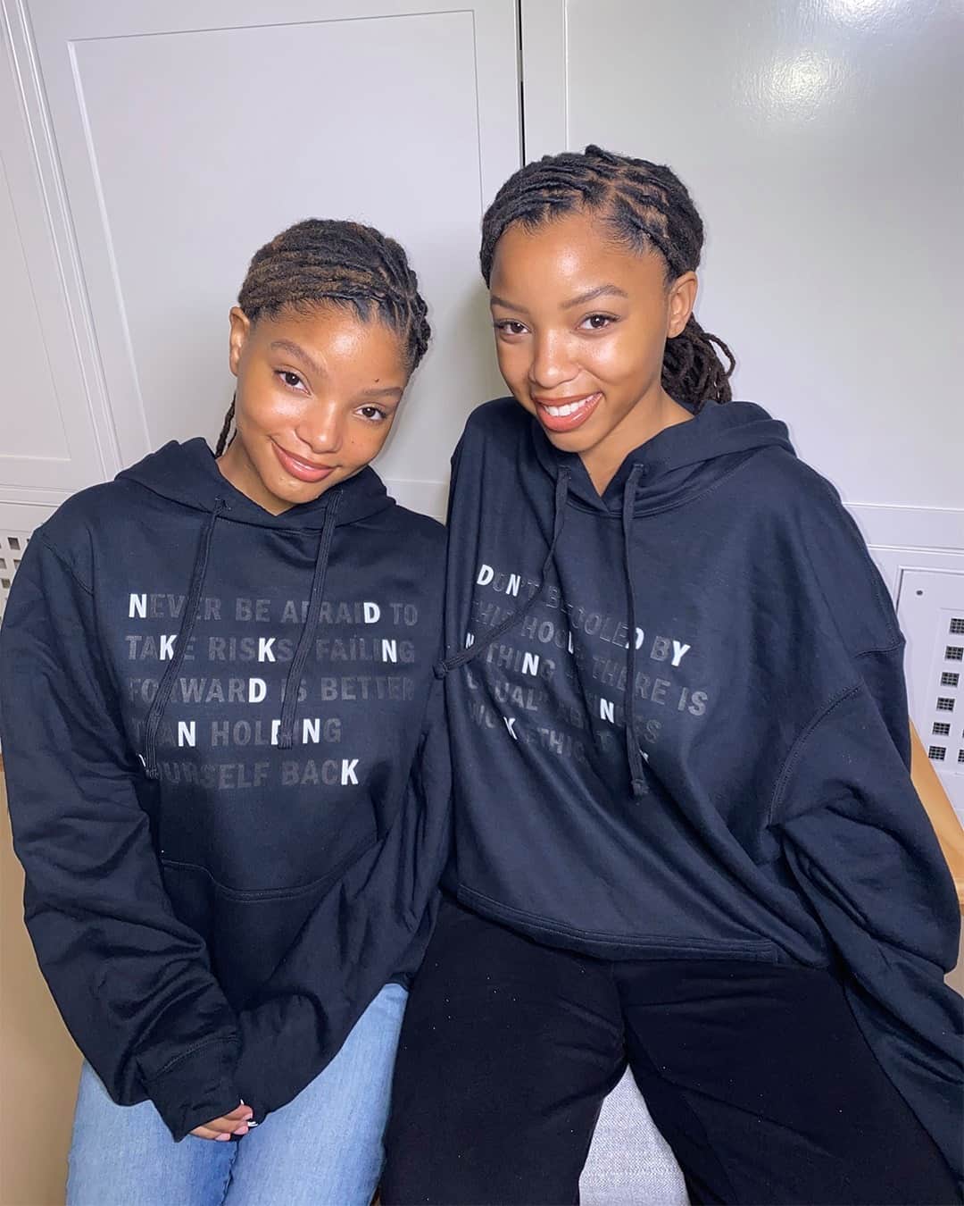 のインスタグラム：「This holiday season we’re partnering with @ChloexHalle to help give back. All net proceeds from the sale of every #DKNYSTATEOFMIND Hoodie between December 1-31 will benefit @SaveTheChildren. Get yours and share your DKNY State of Mind with the world, only on DKNY.com.」