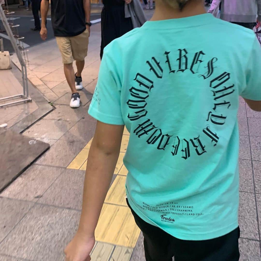MINMIさんのインスタグラム写真 - (MINMIInstagram)「tshirtsは　kids  size も♡ 本日1日より2日間限定 オンラインストアにて　 http://masterbeau-online.jp」12月1日 18時28分 - minmidesu