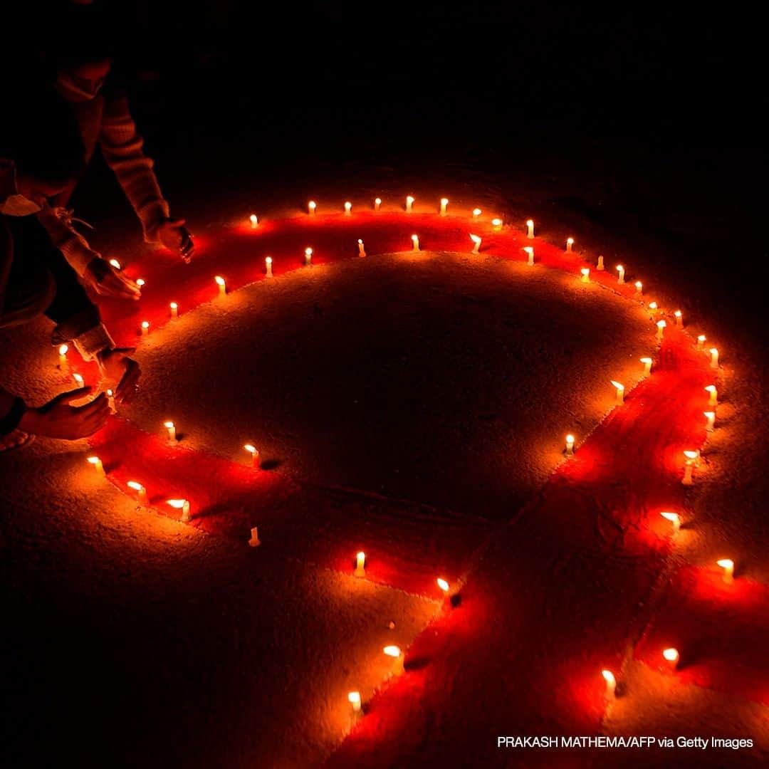 ABC Newsさんのインスタグラム写真 - (ABC NewsInstagram)「Volunteers light candles forming the shape of a red ribbon during an awareness event on the eve of the World AIDS Day, in Kathmandu Nepal on November 30, 2020. #worldaidsday」12月1日 18時30分 - abcnews