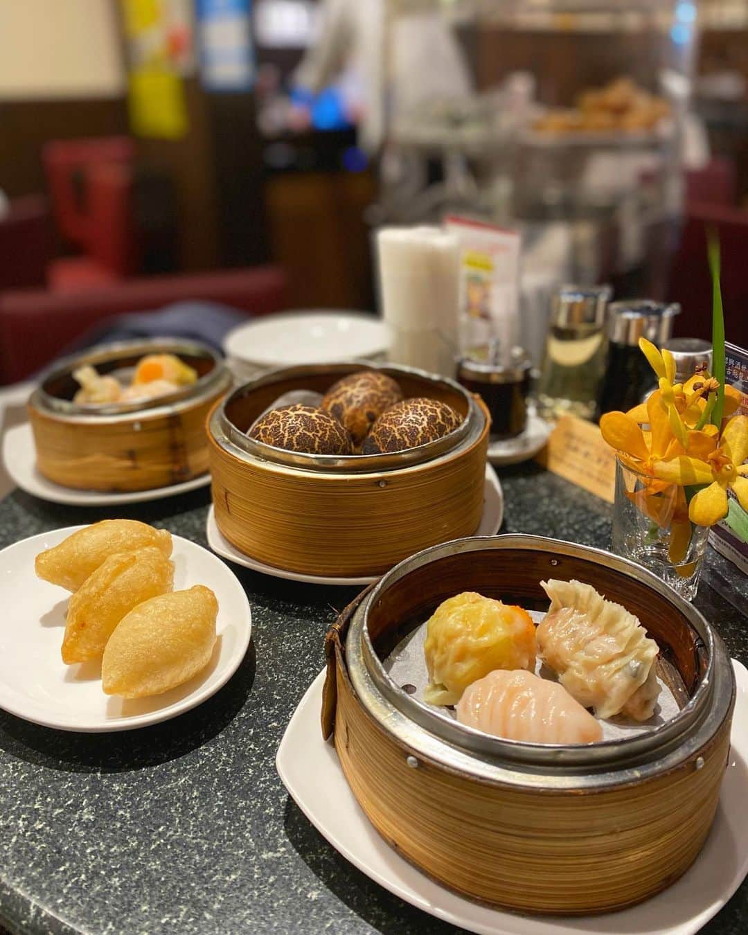 Mai Wakimizuのインスタグラム：「月1ペースで訪れてるお店。お目当ては飲茶＼(^o^)／今まではユンキー一択だったけどベビーカーが無理なので、最近はもっぱらこっち♡メニューが豊富で飲茶だけでなく何を食べても美味しい！お店の方全員子どもにも優しいし、大好きなお店♡ #wakkingourmet#點心坊#神戸」