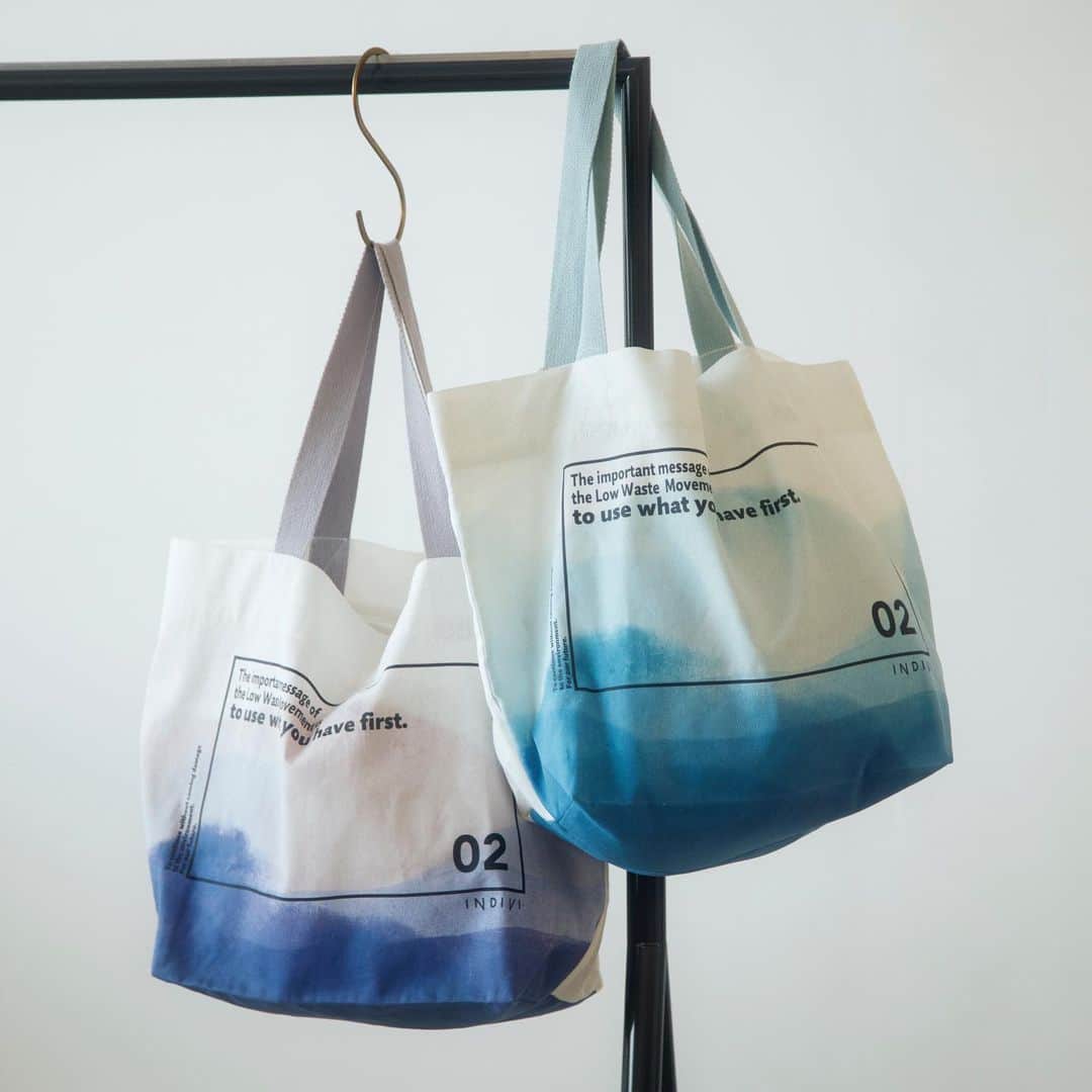 INDIVIのインスタグラム：「- original eco bag -﻿ ﻿ ﻿ 持ち運びに便利な、畳み方を動画でご紹介！！﻿ 内側ポケットにたたんで入れることで、コンパントなサイズ感に収納することができます。﻿ デイリー使いのバッグに入れておいても場所を取らないので、いざという時にもおすすめです！﻿ ﻿ ﻿ ✴︎bag(large).¥4,290(税込)﻿ ✴︎no.127-01110﻿ ﻿ ✴︎bag(small).¥3,190(税込)﻿ ✴︎no.127-01111﻿ ﻿ ﻿ #INDIVI﻿ #インディヴィ」