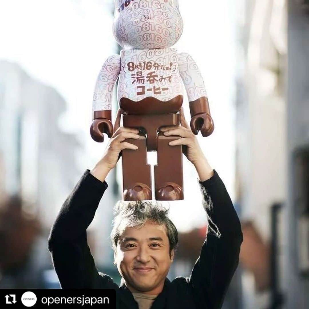 MEDICOM TOYさんのインスタグラム写真 - (MEDICOM TOYInstagram)「#Repost @openersjapan with @make_repost ・・・ BE@RBRICK 8時16分だヨ！湯呑みでコーヒー 発売記念 ムロツヨシ インタビュー｜MEDICOM TOY⠀ https://openers.jp/design/design_features/IkvGE⠀ #medicomtoy #メディコムトイ #ベアブリック #ムロツヨシ #mctex20 #medicomtoyexhibition20  @murotsuyoshi0123」12月1日 18時34分 - medicom_toy