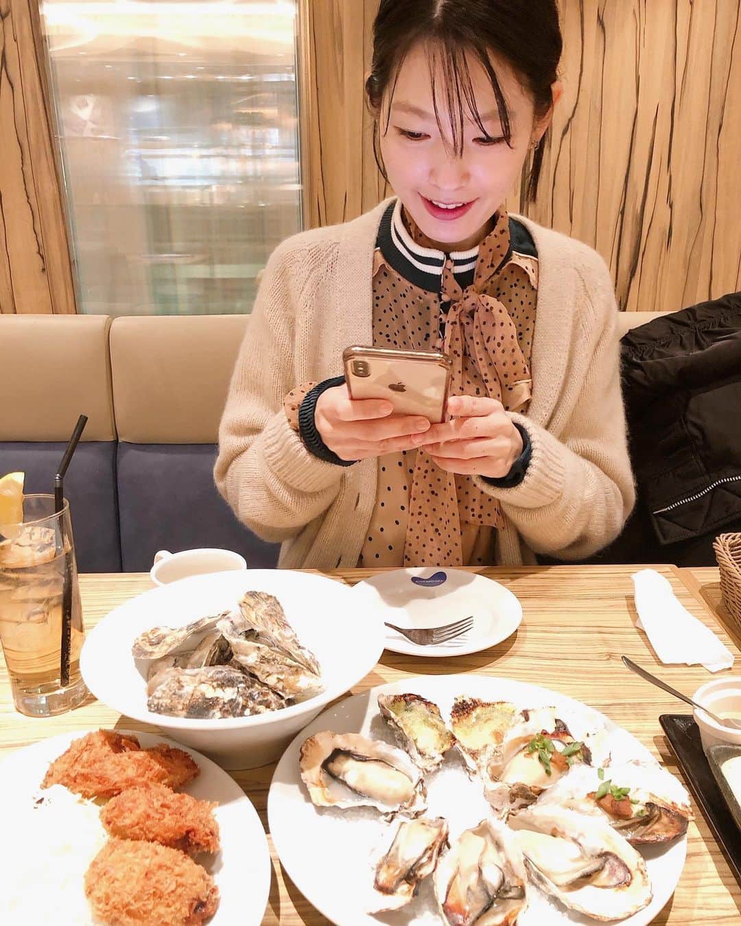 森貴美子さんのインスタグラム写真 - (森貴美子Instagram)「12月！冬だ！牡蠣だ〜‼︎‼︎🦪♡♡♡ ・ #牡蠣好き #굴 友と2人で50個近くの牡蠣食べました🦦💛」12月1日 18時36分 - morikimi_morikimi