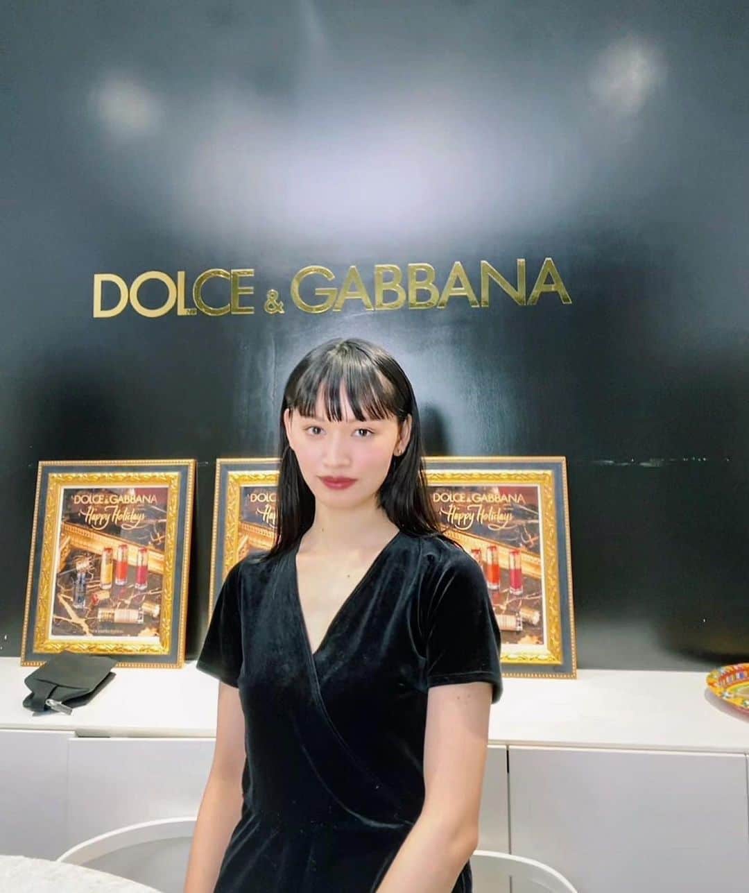 shihori.kathleenのインスタグラム：「. DOLCE&GABBANA  Holiday Collection 🎅🏻🎄のLive配信 見てくださった方ありがとうございました🌹  withマスク時代のメイク、大事💄👁 最近はクッションファンデーションを買った😎  #dolcegabbana  #メイク」
