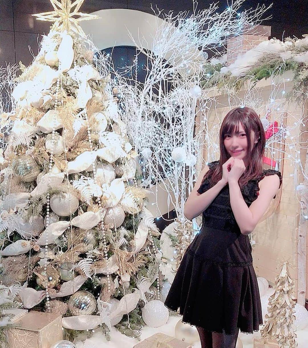 のインスタグラム：「. . CD購入ポイントの個人オフ会で いちごビュッフェ🍓に行ってきたよ✨ . . #パティスリーsatsuki のケーキも あってとても幸せでした💓 . . #いちごビュッフェ  #ホテルニューオータニ東京  #ランチビュッフェ #いちごスイーツ  #サンドウィッチ」
