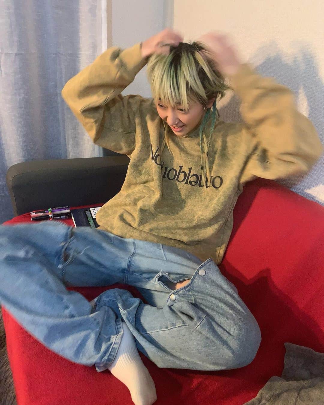 あっこのインスタグラム：「髪染めていうおおお」