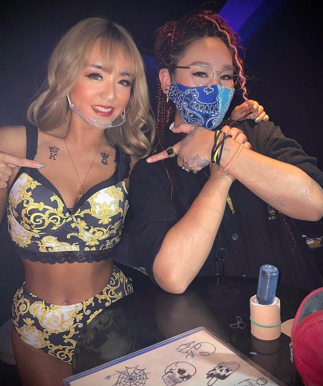 AMIIIIのインスタグラム：「. こちらがjaguatatto artistのモミ姉さん🥰❤️  @m0m1439 @ink_umebachi1439  . . いつも色々お話し聞いてくれて、素敵なお姉さんです❤️ ダーリンのケンケンさんも素敵な方です😎 . 毎回可愛くして頂いてありがとうございます❤️ . 皆さんも是非チェックしてみて下さいね❤️ . .  #jaguatattoo#tattoo#art#rose#icecream#dancer#gogodancer#ジャグアタトゥー#タトゥー#消えるタトゥー#ダンサー#ゴーゴーダンサー」