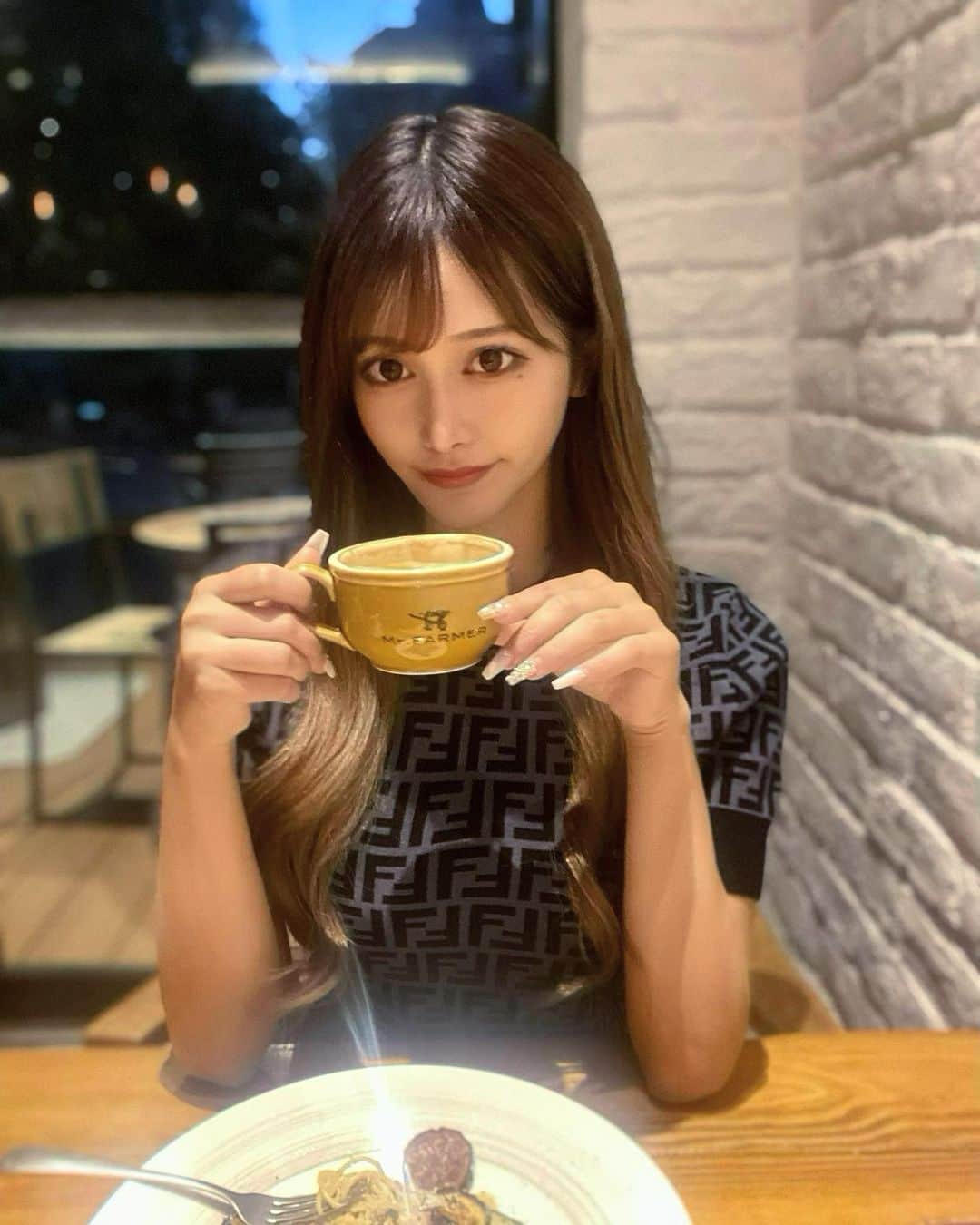 新田エレナのグルメインスタ