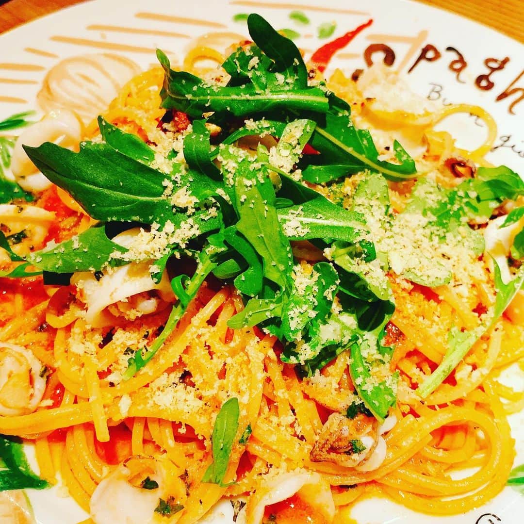 魚金さんのインスタグラム写真 - (魚金Instagram)「タベルナウオキン京橋店の前には 立派なツリーが ライトアップされました🎄 一気に12月の雰囲気ですね  銀座線京橋駅直結　 エドグラン京橋一階にあります。 是非お越しください  銀座からも東京駅八重洲口からも 歩いてすぐです！  #魚金 #銀座ディナー#京橋ランチ #八重洲グルメ #ライトアップ綺麗 #雰囲気作り #イタリアンバル」12月1日 18時44分 - uokin_koho