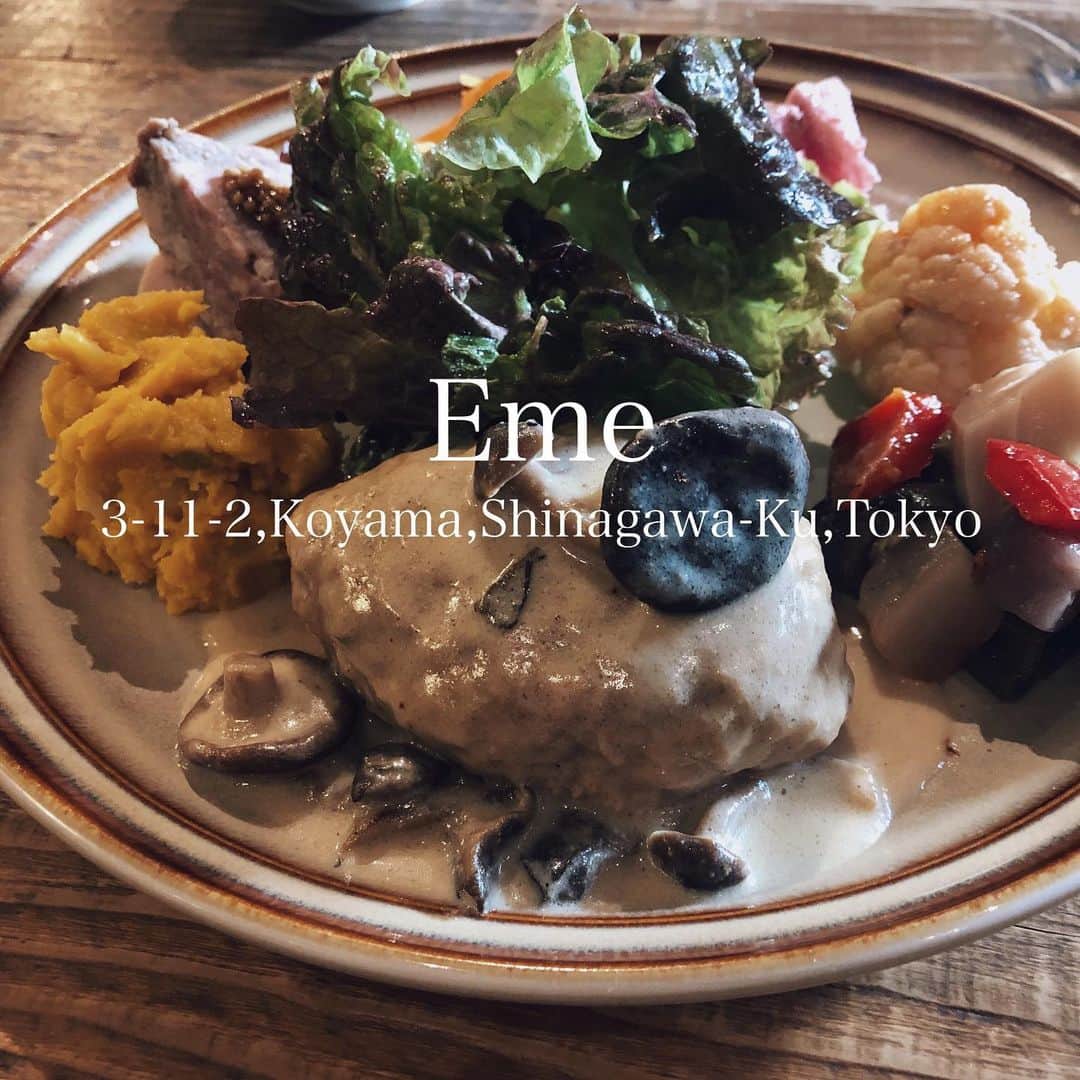 長坂 睦生のインスタグラム：「Eme﻿ TRANSHIPという植物屋さんのアーチを﻿ くぐり抜けた先にあるフランス料理店。﻿ 今回はランチプレートをいただきまた。 プレートのいっぱいもを少しづつ 食べられる幸福感。 次はコースで来てみたい！！﻿ 少しのお米でお腹いっぱいになれるときに﻿ 感じる贅沢感や幸福感好き。 なんかわかる？笑」