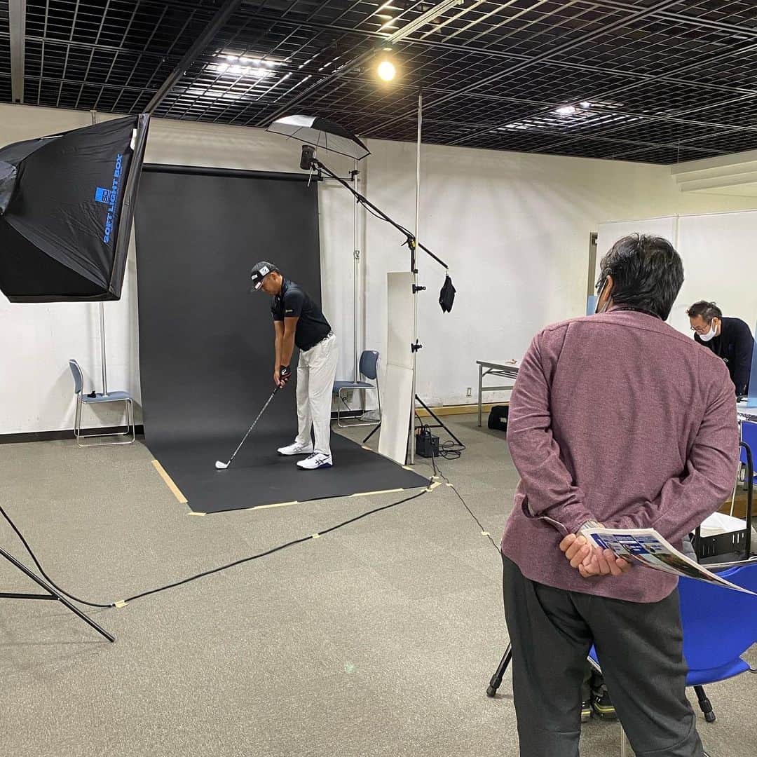 出水田大二郎のインスタグラム：「先日ウェアの打ち合わせと撮影に行ってきました。 新しいウェアって選ぶの楽しい〜 #デサント#スリクソン#ダンロップ#ゴルフ#ゴルフ男子 #ゴルフ女子 #ゴルフコーデ」