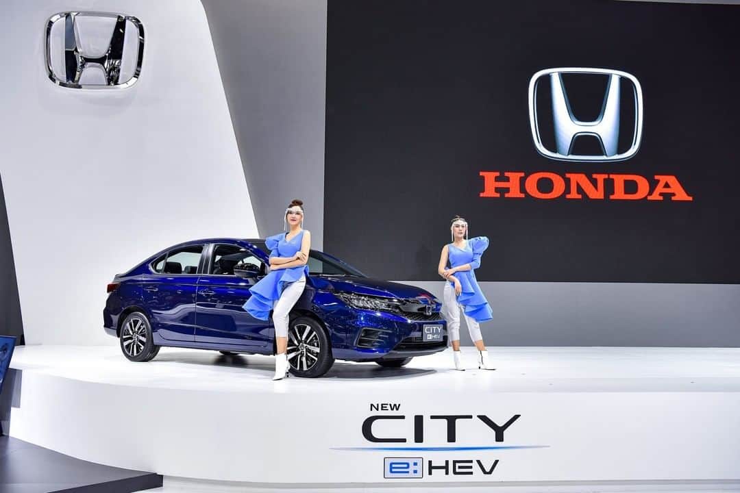 EnjoyHondaThailandさんのインスタグラム写真 - (EnjoyHondaThailandInstagram)「พบกับ The City Hatchback และ New Honda City e:HEV รถยนต์ Honda 2 รุ่นใหม่ ภายใต้ “The City Series” และ Honda Civic Hatchback รุ่น TURBO RS สีใหม่ สีแดงอิกไนต์ เมทัลลิก ที่นำมาจัดแสดงพร้อมรถยนต์รุ่นอื่นๆ รวม 10 รุ่น   พร้อมแคมเปญ Honda Happy New Car และข้อเสนอสุดพิเศษ ในงาน Motor Expo บูทฮอนด้า (A14) อาคารชาเลนเจอร์ฮอลล์ 2 อิมแพ็ค เมืองทองธานี ระหว่างวันที่ 2 – 13 ธ.ค. 63 หรือรับข้อเสนอพิเศษเดียวกันนี้ ได้ที่โชว์รูมฮอนด้าทั่วประเทศ  #HondaThailand #MotorExpoThailand」12月1日 19時00分 - hondathailand
