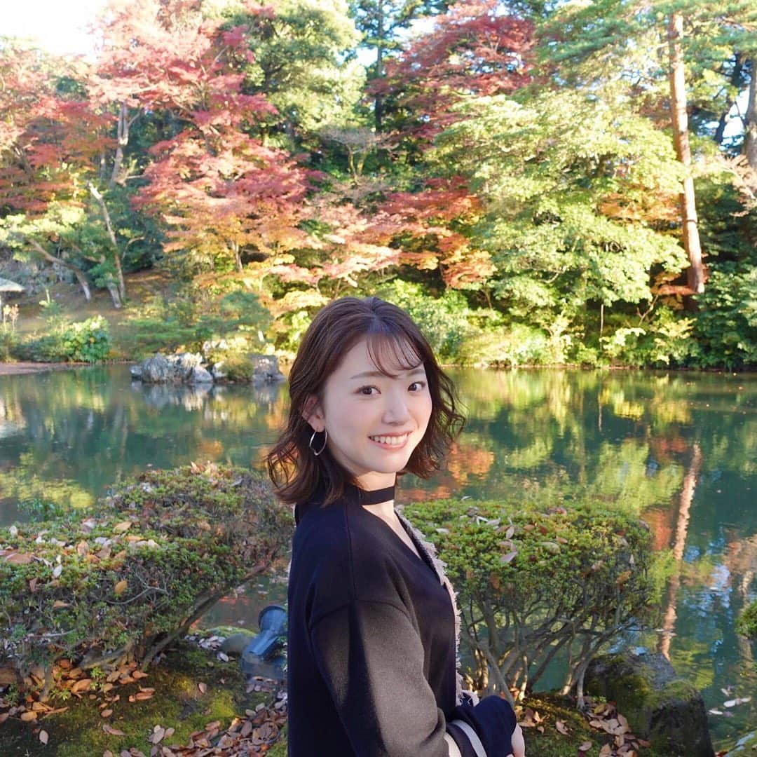 のインスタグラム：「*﻿ ﻿ 兼六園に紅葉狩り🍁🍂﻿ ﻿ *﻿ youtubeアップしました🎥⸝⋆﻿ ↪︎﻿ @ayaka_matoba  プロフィールのURLから﻿ チェックしてください♡﻿ ﻿ _ _ _ #的場絢香のマトナビ」
