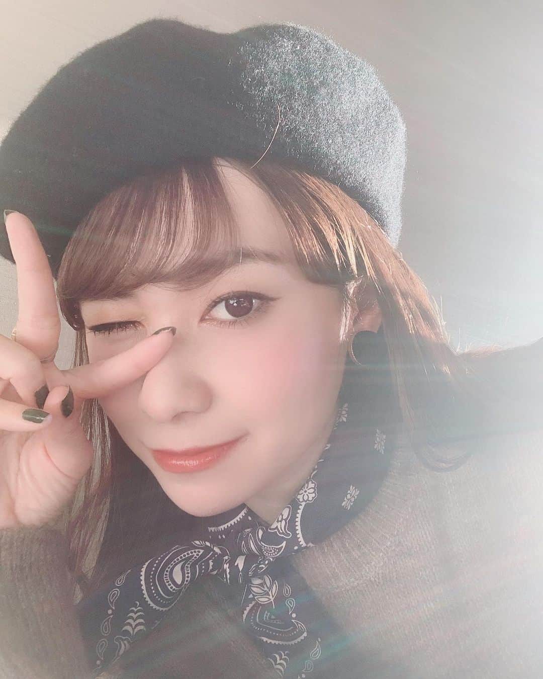 吉田奈央さんのインスタグラム写真 - (吉田奈央Instagram)「騙されないで。  ＊  1.2枚目は光に助けられた写真。 3.4枚目は本当の私。  ダイエット頑張ります！💪」12月1日 19時24分 - nao70818