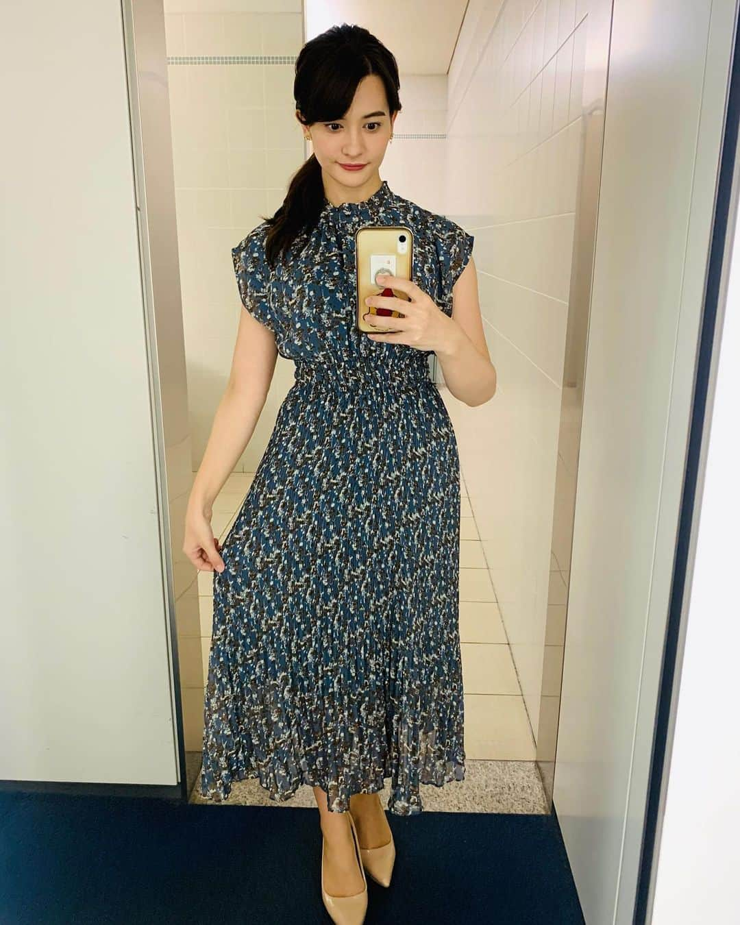 エリザベス・ハードキャッスルさんのインスタグラム写真 - (エリザベス・ハードキャッスルInstagram)「news every.衣装👗 ９月２１日(月) 実は花柄な、大人っぽいワンピース💁‍♀️ くびれキュッなロングワンピって綺麗😍 . @ladymade_official  . ９月２２日(火) 秋らしい色合いと、袖のデザインが可愛いですよね❤️お気に入りの組み合わせでした☺️ . @ladymade_official  . ９月２３日(水) スカートにも見えるけど実はズボンスタイル！フリルがかわいいトップスは軽やかな印象ですよね🌷 . トップス　@clear.official  ボトムス　@ori_by_chouori  . . アクセサリーは @osewaya_official  . . 素敵な衣装をありがとうございました😊 . . #日本テレビ #newsevery. #アナウンサー #キャスター #アナウンサー衣装」12月1日 19時19分 - elizabeth_hc49