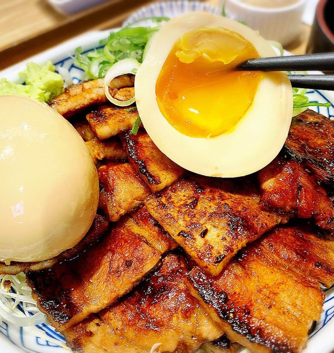 とぎもちさんのインスタグラム写真 - (とぎもちInstagram)「.﻿ 【東大門 동대문】﻿ ﻿ 韓国の日本食チェーン店﻿ タクミジュバン(타쿠미주방)！﻿ ﻿ 今回食べたのは﻿ ﻿ ・炭火酢豚﻿ ・天丼﻿ ﻿ どちらもボリューム！！﻿ ﻿ 揚げたてサクサクの天丼﻿ すごく美味しかった 😍😍﻿ ﻿ ここもう行きつけです 💕﻿ .﻿ #タクミジュバン #韓国 #東大門 #東大門歴史文化公園駅 #韓国グルメ #天丼 #炭火豚肉丼 #타쿠미주방 #타쿠미주방가든파이브 #맛집 #동다문맛집 #가든파이브맛집  #먹스타그램 #토기모치 #とぎもちkorea #とぎもちタクミジュバン #とぎもち天丼」12月1日 19時34分 - togistagram