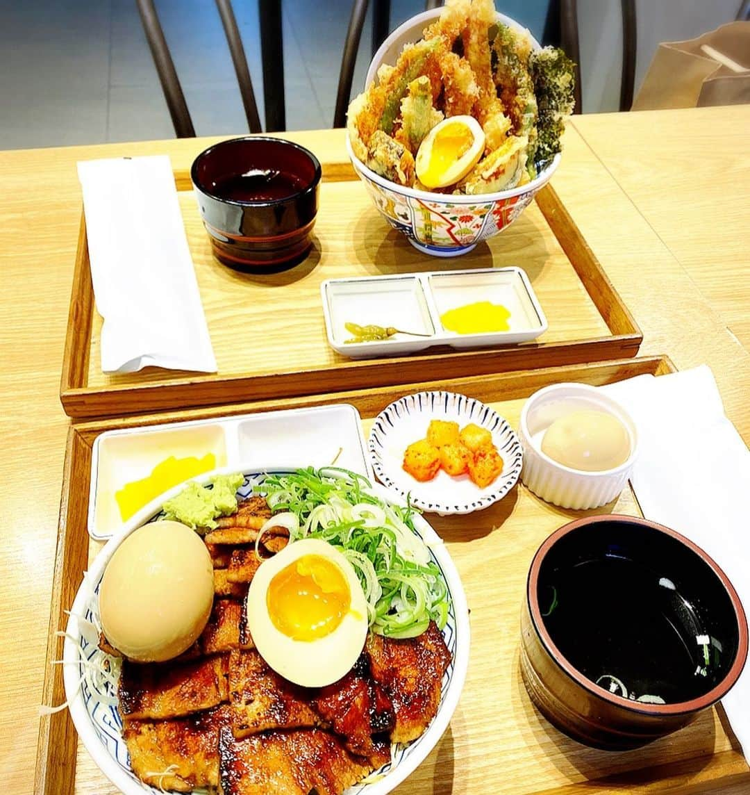 とぎもちさんのインスタグラム写真 - (とぎもちInstagram)「.﻿ 【東大門 동대문】﻿ ﻿ 韓国の日本食チェーン店﻿ タクミジュバン(타쿠미주방)！﻿ ﻿ 今回食べたのは﻿ ﻿ ・炭火酢豚﻿ ・天丼﻿ ﻿ どちらもボリューム！！﻿ ﻿ 揚げたてサクサクの天丼﻿ すごく美味しかった 😍😍﻿ ﻿ ここもう行きつけです 💕﻿ .﻿ #タクミジュバン #韓国 #東大門 #東大門歴史文化公園駅 #韓国グルメ #天丼 #炭火豚肉丼 #타쿠미주방 #타쿠미주방가든파이브 #맛집 #동다문맛집 #가든파이브맛집  #먹스타그램 #토기모치 #とぎもちkorea #とぎもちタクミジュバン #とぎもち天丼」12月1日 19時34分 - togistagram