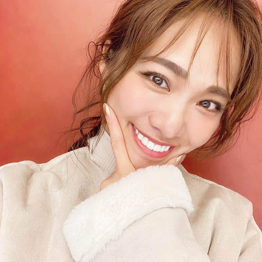 藤森マリナさんのインスタグラム写真 - (藤森マリナInstagram)「歯科ホワイトニング🪥✨ 3回コース終わった^ ^！ * * ▶︎ @snowble_whitening_dentalclinic 📍南森町 * * 歯科医のホワイトニングだから 歯本来の色より白くすることが 可能だそうです◎ 実際まりなもかなり白さ実感できました😉 つめて3回行った方がより 戻る前にトーンアップできるとのこと◎ * * とっても綺麗なケア専門医院で 歯科レベルのホワイトニング 探してる方は是非♥️ 寝てたら白くなるよ^ ^ 「まりなのインスタを見た」と予約時に 伝えてもらうと 初回料金お得になるそうです❣️🙏🏻✨✨ * * * #ホワイトニング#歯科医院#歯のクリーニング#笑顔が一番#まりなはんスマイル#インスタ割引#fyp#toothwhitening #南森町#snowblewhiteningdentalclinic」12月1日 19時25分 - maaarina0806