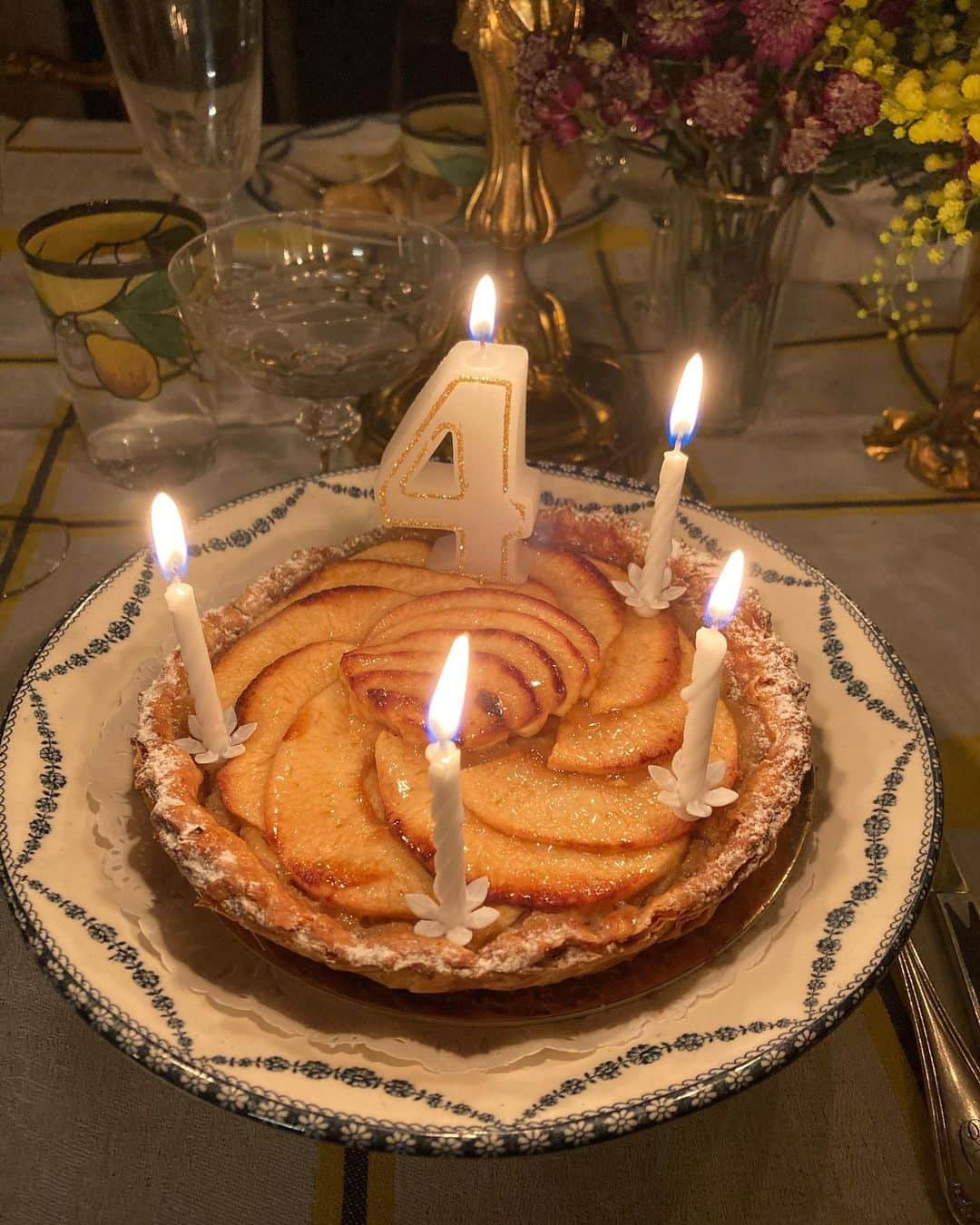 アレクシマビーユさんのインスタグラム写真 - (アレクシマビーユInstagram)「My Lonely Birthdayboy Cake @alexismabille #alexismabille #44 #birthdayboy #happybirthdaytome #happy #birthdaycake #missallmyfriends #showmustgoon」12月1日 19時30分 - alexismabille