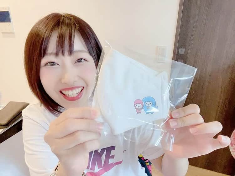 夏目亜季のインスタグラム：「【あら坊マスク超いい感じ❤️】  今日から発売！小顔効果もあって（私の実感） 制止菌効果もある生地のしっかりしたマスクです！！！ 早速買ったけど私が買った15時の時点で 40枚も売れたって！💮💮 提案したことが実現して嬉しい！ 初日から売れ行きも好調！ 限定100枚だから急いでねっ❣️  https://www.city.arakawa.tokyo.jp/a001/kunogaiyou/character/araboumaskk.html  #あら坊　#あらみぃ　#荒川区　#荒川区議会議員 #マスク　#抗菌　#政治家」