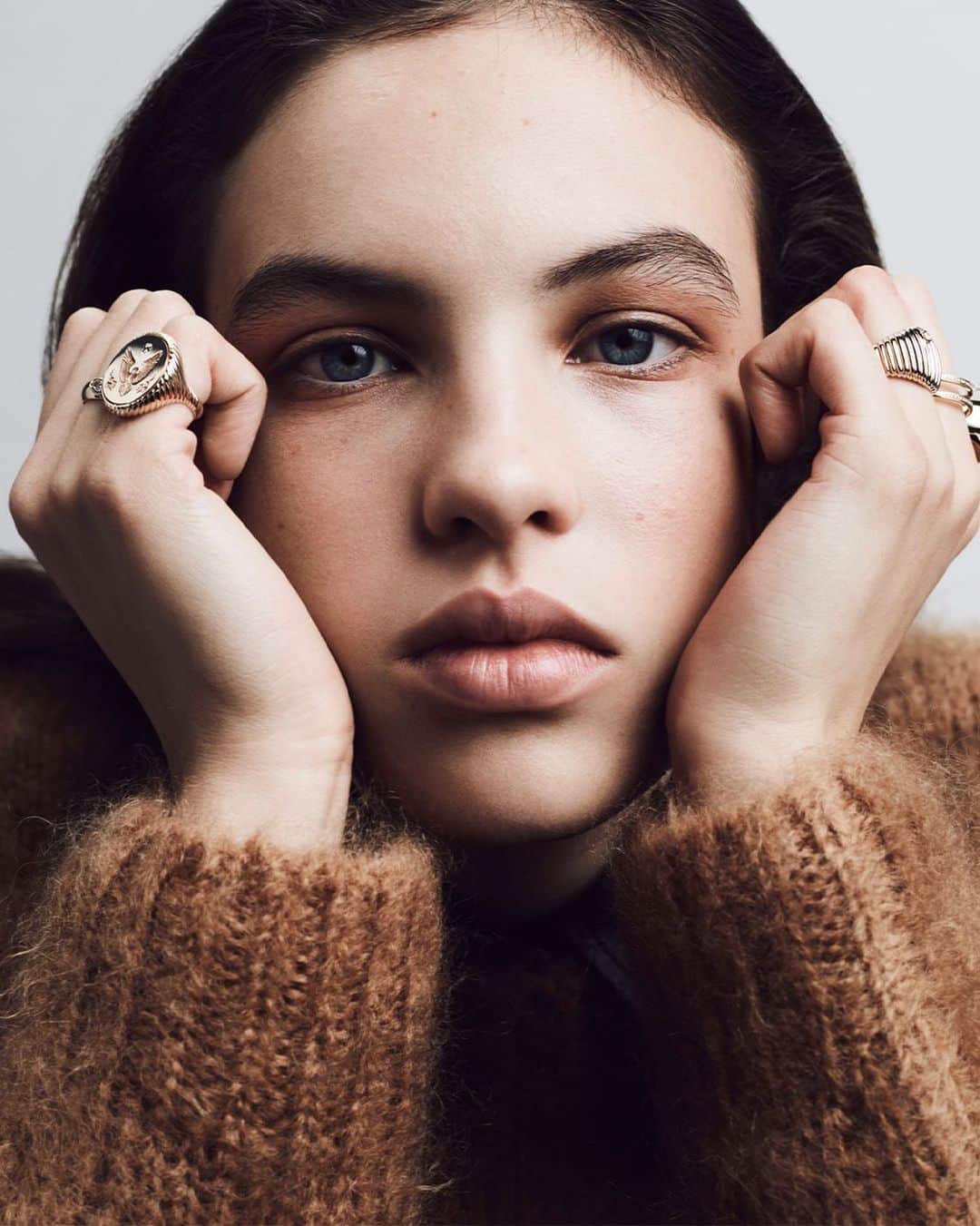 MATCHESFASHION.COMさんのインスタグラム写真 - (MATCHESFASHION.COMInstagram)「The perfect accompaniment to at-home looks, discover our edit of fine jewellery. From statement signet rings to gold bands embellished with precious stones, find your go-to finishing touch at the link in bio.」12月1日 19時32分 - matches