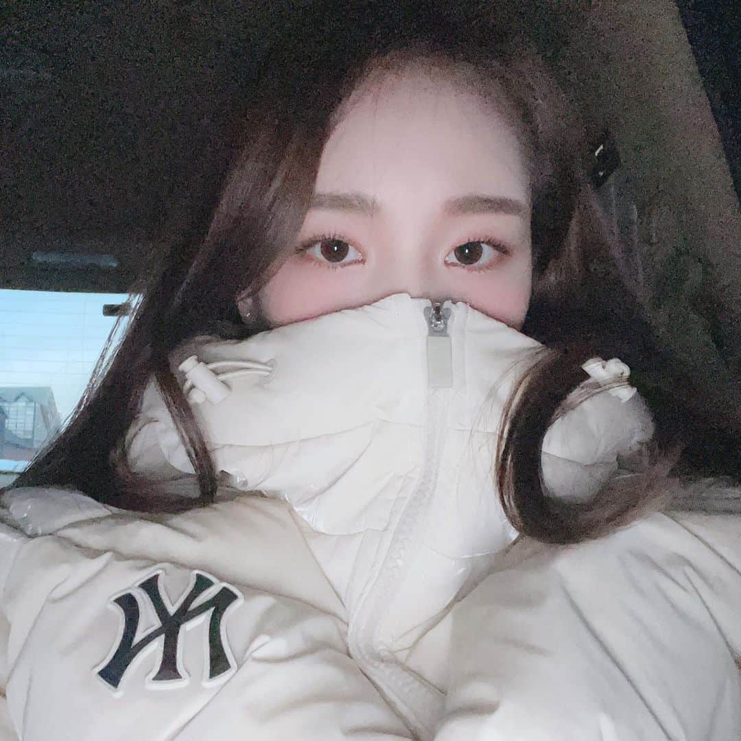 ペク・アヨンのインスタグラム：「아고 추워라 🥶」