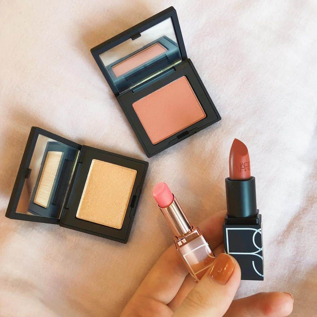 るうこさんのインスタグラム写真 - (るうこInstagram)「@narsissist  HOLIDAT 2020 COLLECTION  アイシャドウ　& マスカラ →オ　ソレイユ　フェースセット  チーク　& リップ →ソフトラスト　 ミニリップ&ブラッシュデュオ」12月1日 19時36分 - rororuko