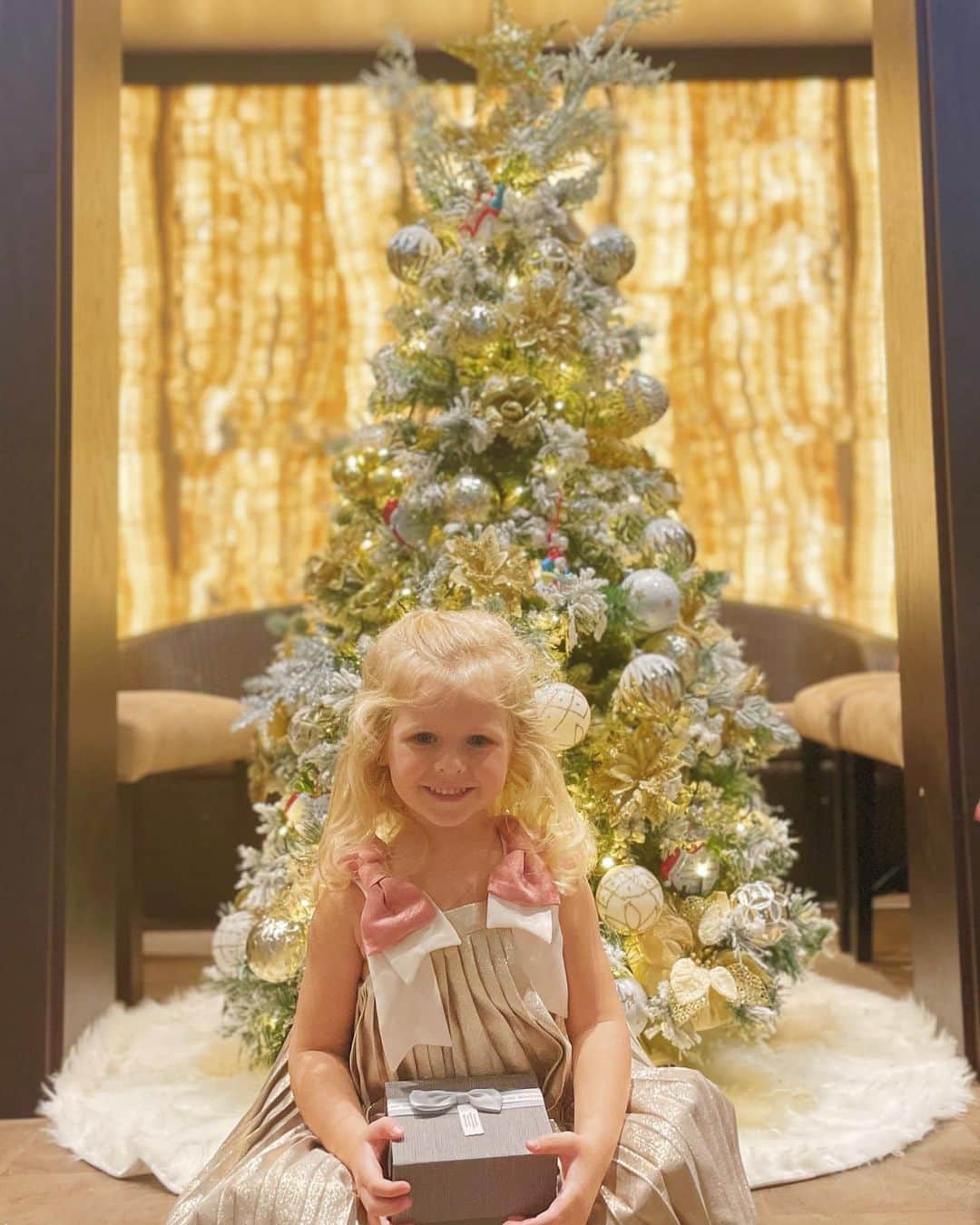 ナタリア・ベッカーのインスタグラム：「✨ Bem-vindo dezembro! Meu mês preferido do ano! 🥳🎄」