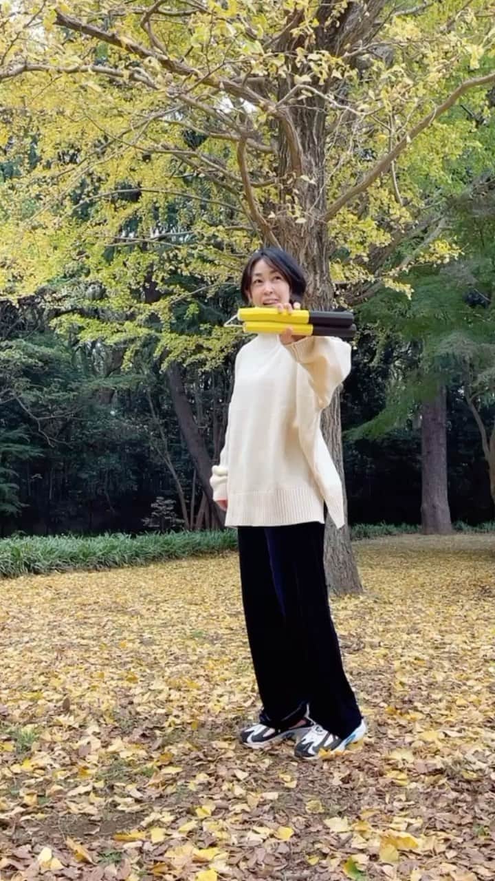 のインスタグラム：「Step and  a Nunchaku🍁✨  早く覚えまーす👯‍♀️🎶 #stepandastep #niziu #dance #nunchakus #japnesegirls #即興ダンス」