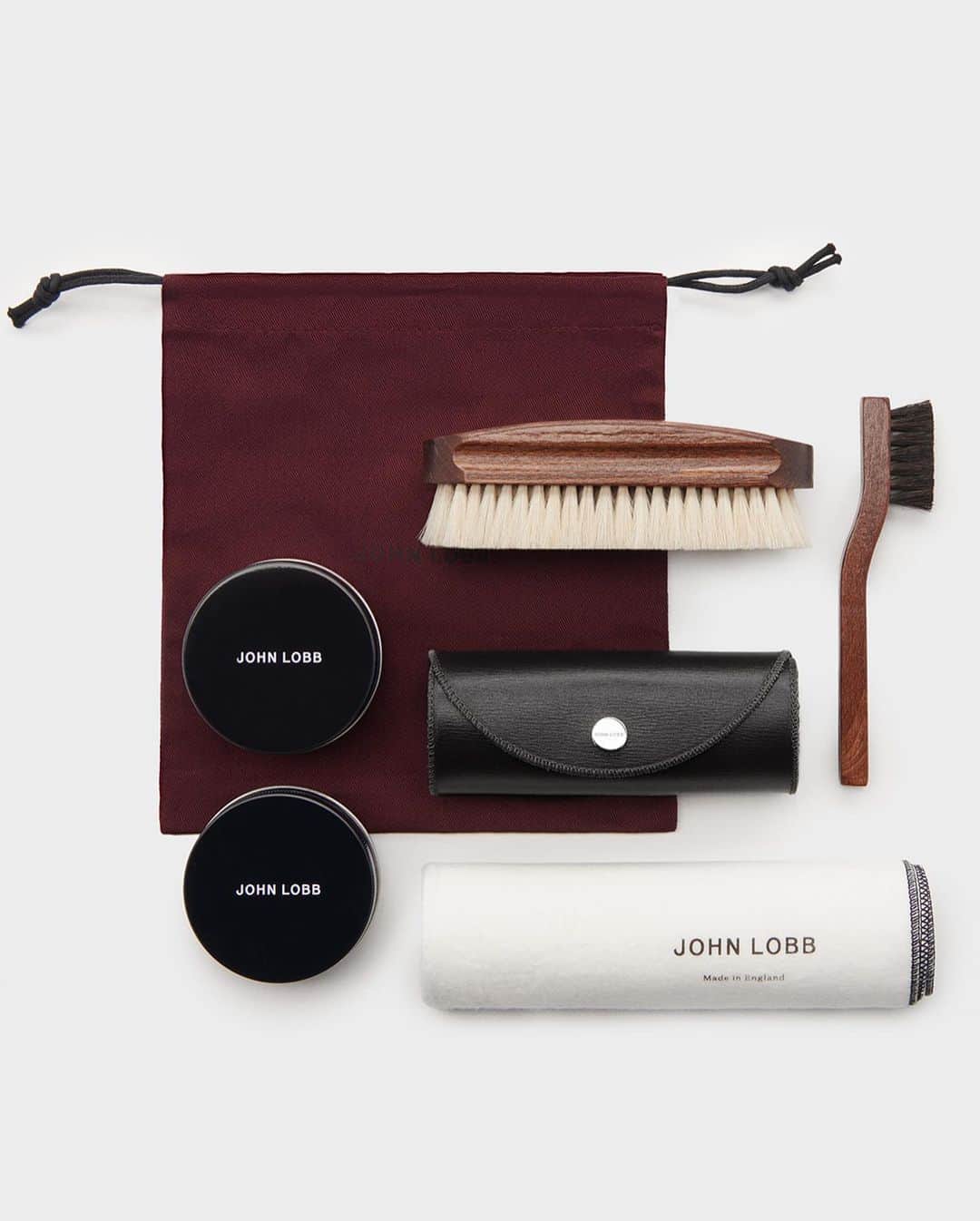 ジョンロブのインスタグラム：「We are pleased to inform that our London store will reopen tomorrow. Discover a range of carefully curated gift ideas, including this shoe care set to stay sharp whilst on the move. . #johnlobb」